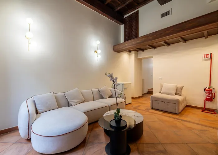 Elegant Design Two Bedroom Near Spanish Steps Center