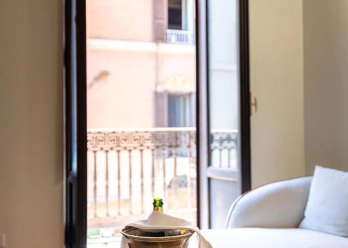 Elegant Design Two Bedroom Near Spanish Steps Center * Rom