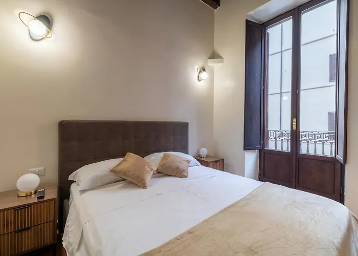 Elegant Design Two Bedroom Near Spanish Steps Center Rom