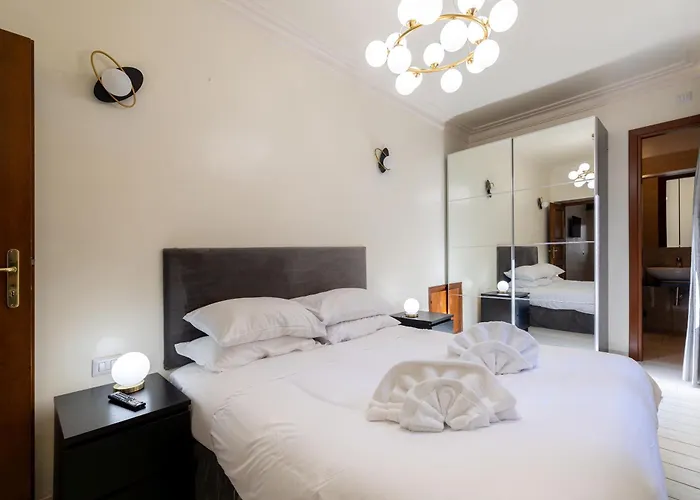 Apartment Elegant Design Two Bedroom Near Spanish Steps Center