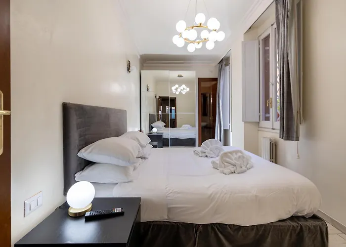 Elegant Design Two Bedroom Near Spanish Steps Center Rom