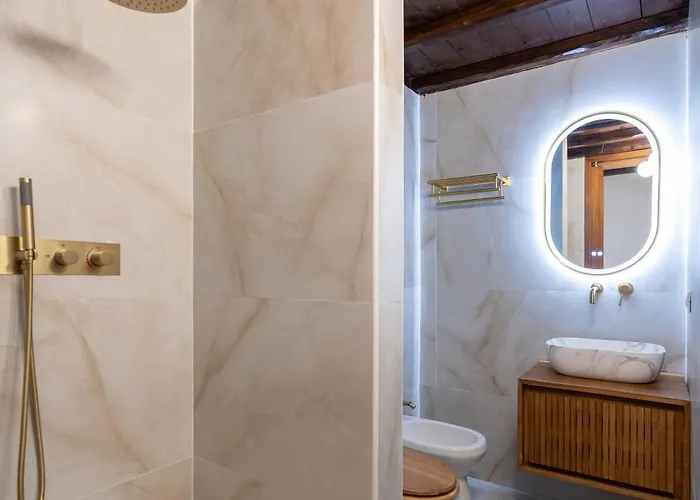 Elegant Design Two Bedroom Near Spanish Steps Center Rom