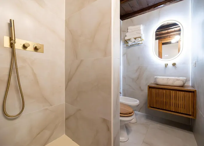 Elegant Design Two Bedroom Near Spanish Steps Center Apartment